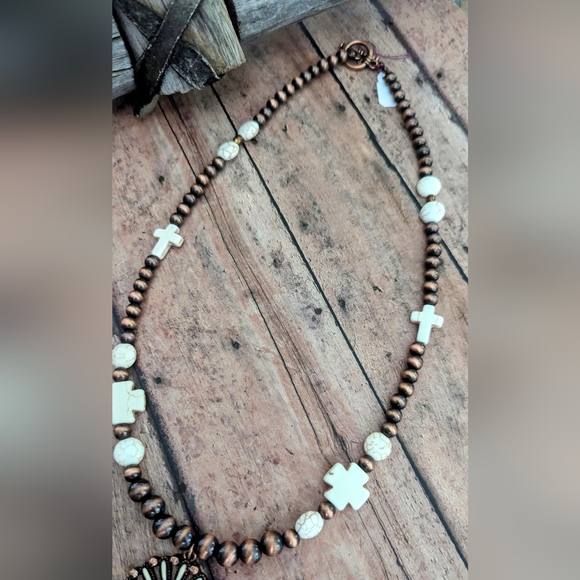 Copper & White Colored Stone Beaded Necklace With Pendant - Picture 6 of 7